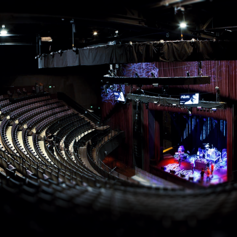 house-right-top-balcony-panoramic clr grde blur