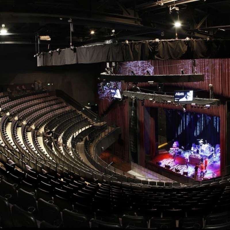house-right-top-balcony-panoramic-dark